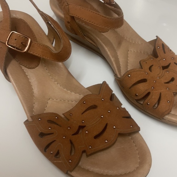 Perfect Leather Sandel - Picture 8 of 11